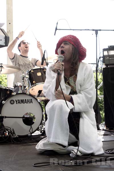 ARIEL PINK'S HAUNTED GRAFFITI AND R. STEVIE MOORE - 2012-05-26 - PARIS - Parc de la Villette - 